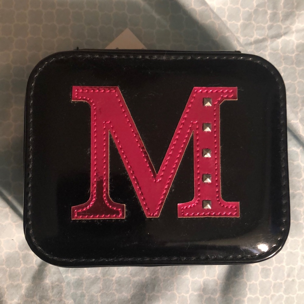 Travel jewelry case